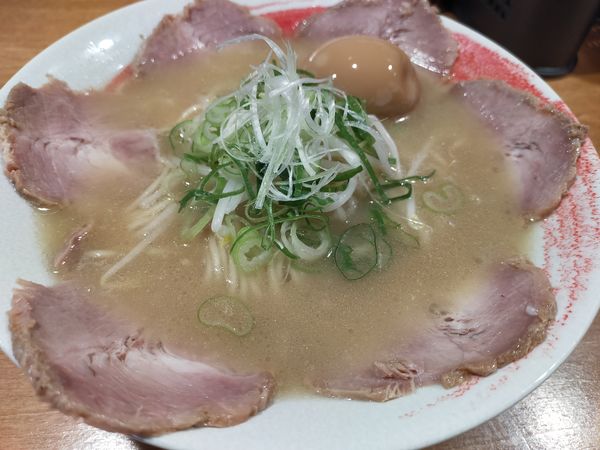 「らーめん　並　味玉・チャーシュートッピング970円」@牛骨らーめん 平廉の写真