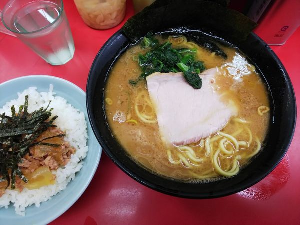 「並ラーメン（カタメ）＋まぶし丼　740＋150円」@ラーメン杉田家の写真