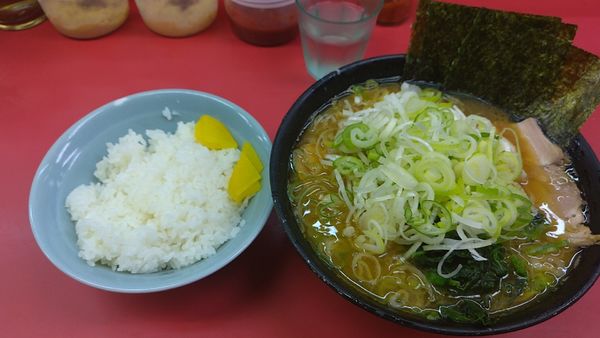 「チャーシュー麺+朝ネギ+ライス」@ラーメン杉田家の写真