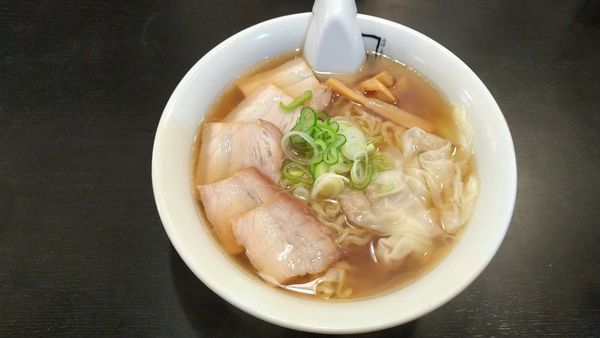 「ワンタンラーメン大盛り」@喜多方ラーメン 坂内 金沢文庫店の写真