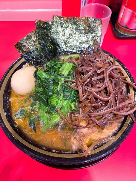 「ラーメン ほうれん草キクラゲ味玉」@環2家 蒲田店の写真