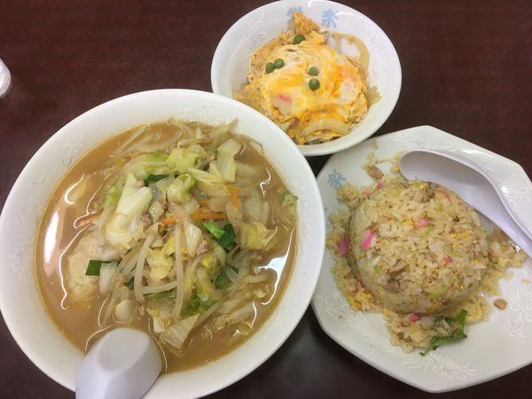 「ミソギョウメン+半チャーハン+玉子丼」@中華料理 栄楽の写真