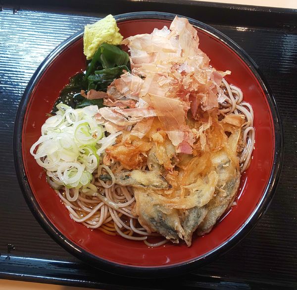 「冷しオクラかき揚げそば（そば大盛）」@名代 富士そば 三光町店の写真