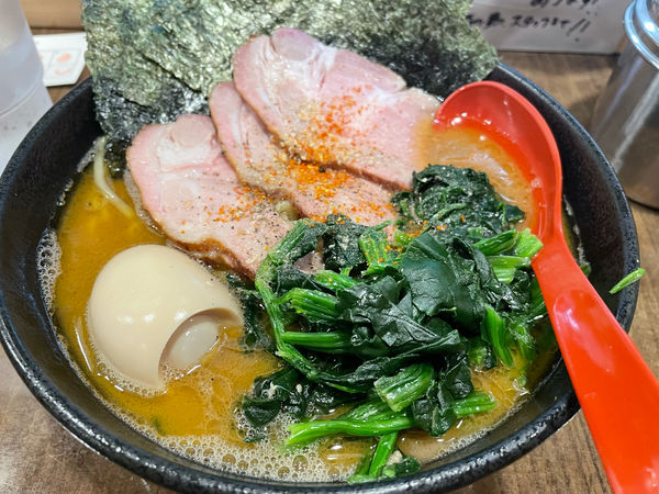 「特製ラーメン（脂多め、ほうれん草増し）」@横浜家系 金剛家の写真