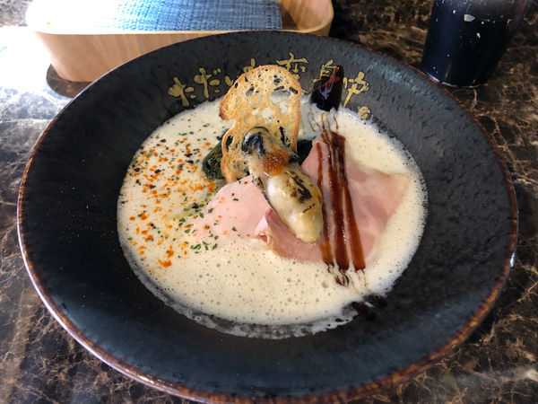 「牡蠣ラーメン鯛出汁」@ただいま、変身中。の写真