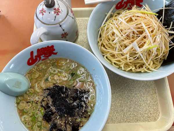 「醤油つけ麺　白髪ネギ＋バラノリトッピ」@ラーメン山岡家 相模原店の写真