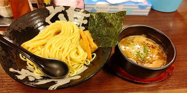 「こってり魚介鶏とん（麺大盛）900円」@温泉つけ麺 維新 熱海本店の写真