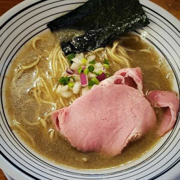 「煮干醤油そば ８００円 ＋ タマネギ増し ５０円」@らーめん コットンポットの写真