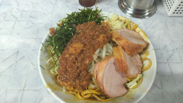 「小汁無し900円+カレー50円+豚1枚100円」@麺屋 歩夢 金沢八景店の写真