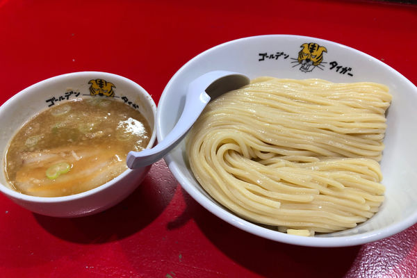 「ゴールデンつけめん(醤油)800円+大盛100円+ごはん(小)5」@ゴールデンタイガーの写真