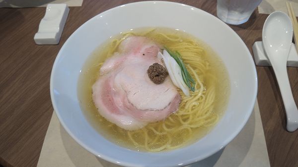 「SALT塩¥900-」@ラーメン神田クオーレの写真