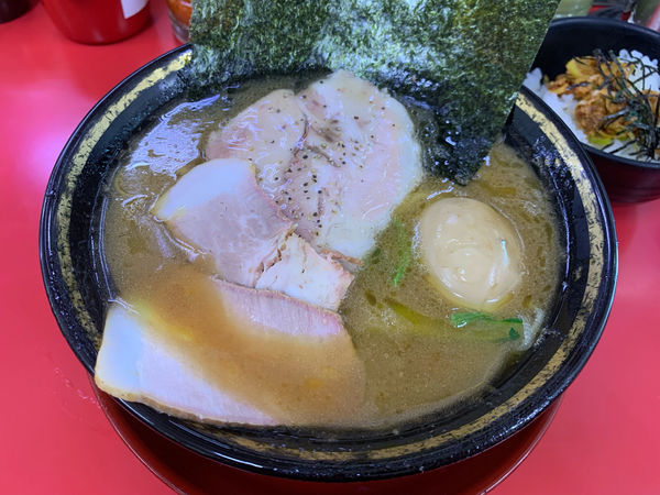 「ラーメン 味付玉子 塩豚チャーシュー1枚 ライス」@はじめ家の写真