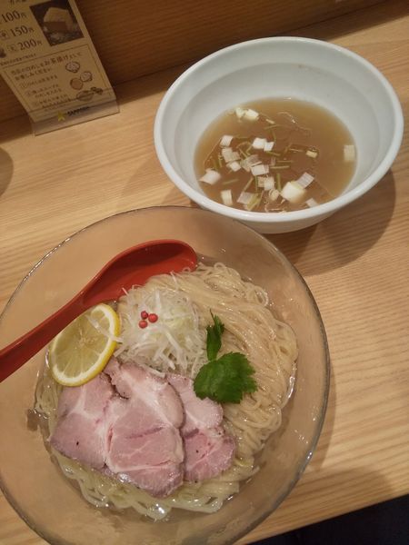 「【限定】しじみ貝の冷たい昆布水つけ麺950円」@焼きあご塩らー麺 たかはし 恵比寿店の写真