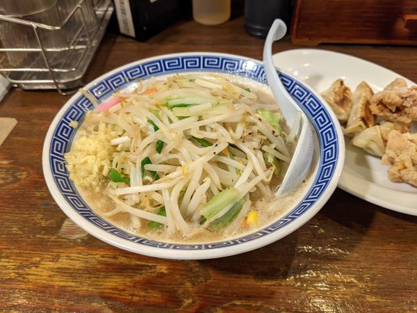 「タンカラギョー（タンメン＋から揚げ、ギョーザ）」@トナリ 丸の内店の写真