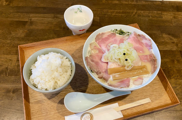 「肉花巻白湯 & 白飯」@自家製麺と定食 弦乃月の写真