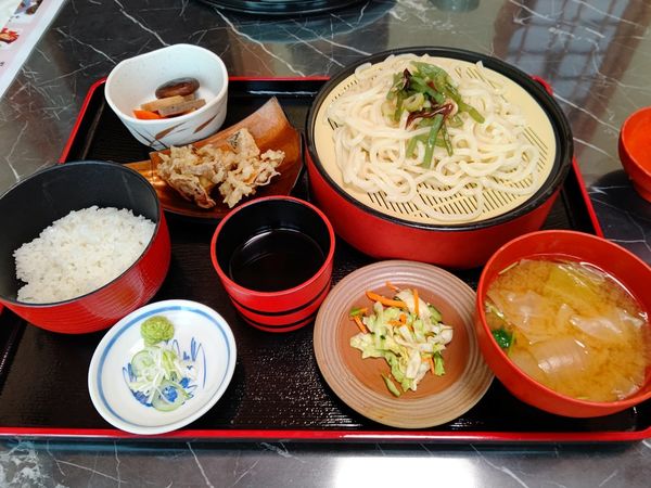 「うどん定食(冷)750円」@弥助鮨 四ツ屋店の写真