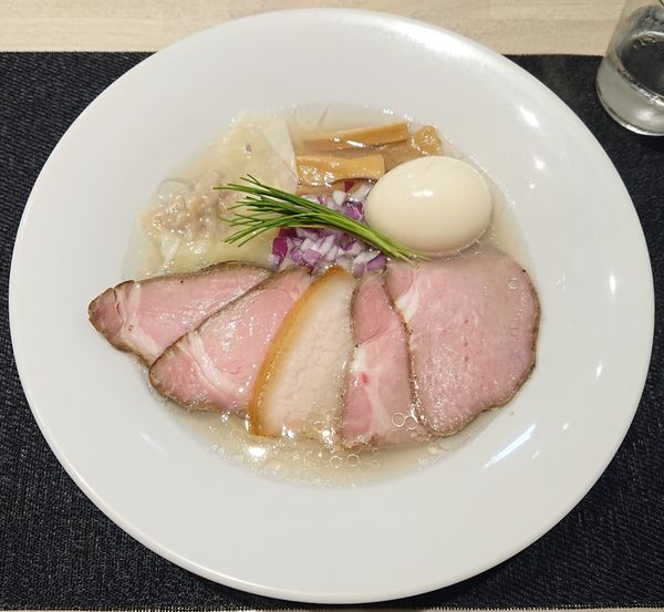 「特製中華蕎麦＜塩＞」@宍道湖しじみ中華蕎麦 琥珀 東京本店の写真