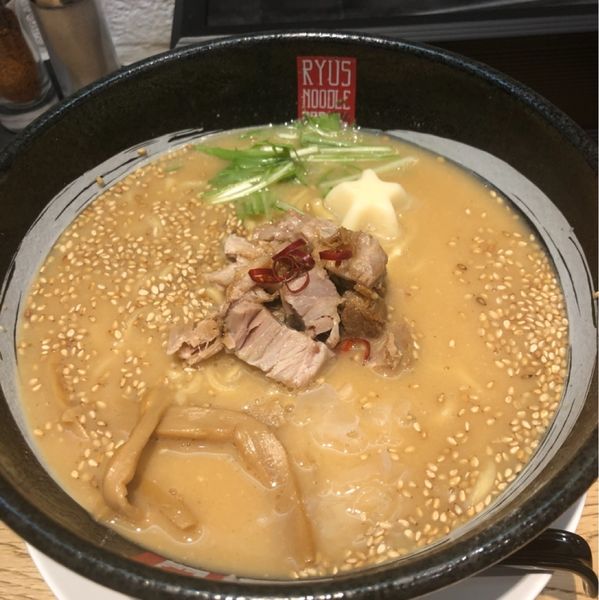 「味噌鶏白湯らーめん」@RYUS NOODLE BARの写真
