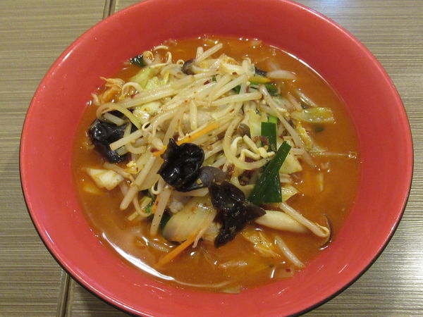 「麻辣刀削麺（825円）」@福龍の写真