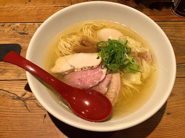 「軍鶏特製塩ラーメン」@麺屋 翔 西新宿本店の写真