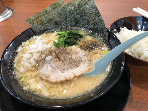 「醤油ラーメン」@横浜家系ラーメン 鶴乃家 広島緑井店の写真