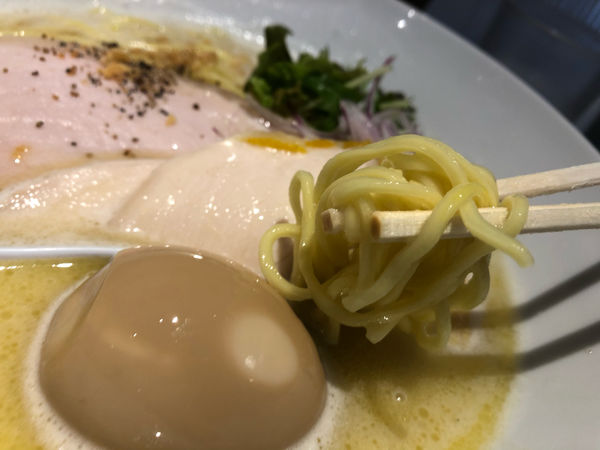 「鶏白湯　味玉　1040円」@鶏そば朱雀の写真