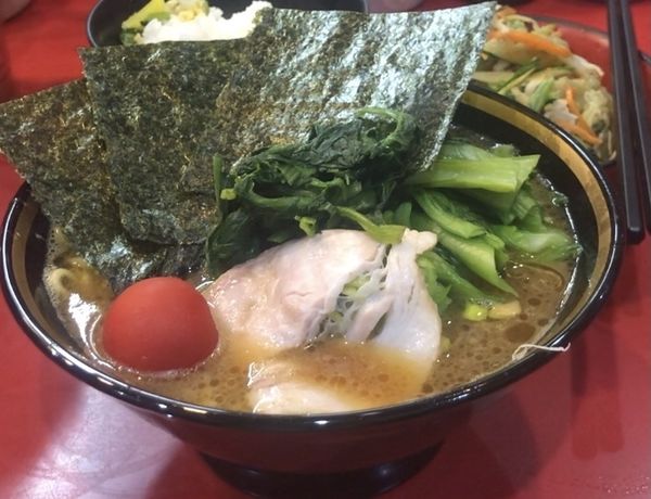 「ラーメン、ビール、ライス、野菜畑、青梗菜、トマト」@家系総本山 ラーメン吉村家の写真