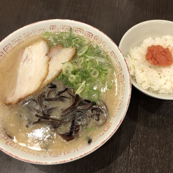「博多ラーメン＋ランチサービス（小明太子ご飯&替え玉）」@博多らーめん 濱田屋 北千住店の写真