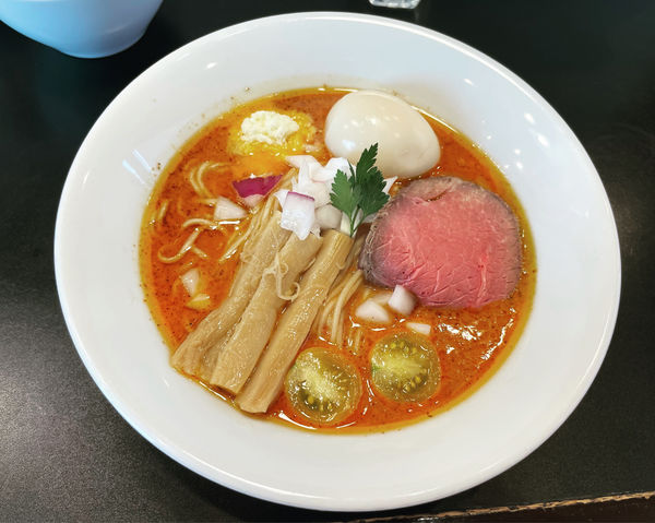 「限定 濃厚チリトマト+味玉」@麺牛 ひろせの写真