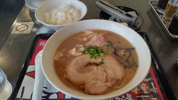 「ラーメンきら星８８０円クーポンライス」@らあめん花月 嵐 千ヶ瀬店の写真