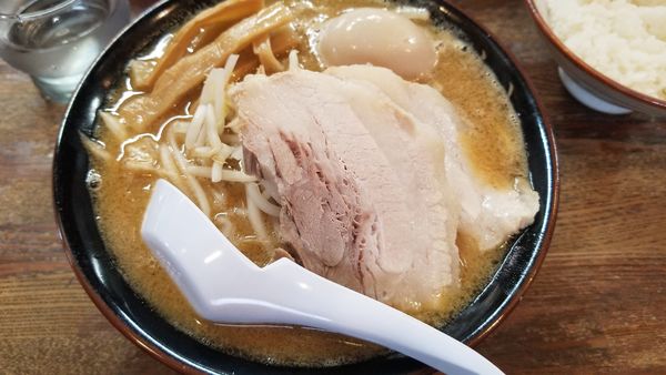「信州味噌らあめん　チャーシュー1枚　味玉トッピング」@らあめん 寸八 総本店の写真