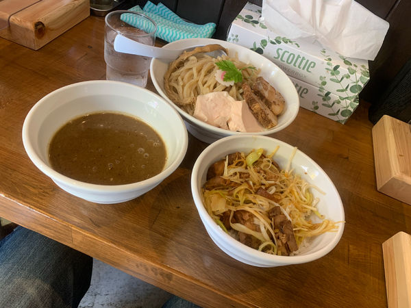 「濃厚煮干しつけ麺大盛り、日替わり賄い丼」@つけ麺 弐☆゛屋の写真