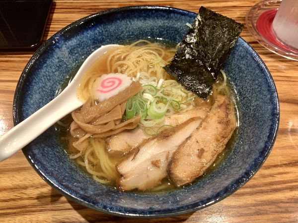 「醤油鶏ガラらーめん740円」@ラーメンバル 青の写真