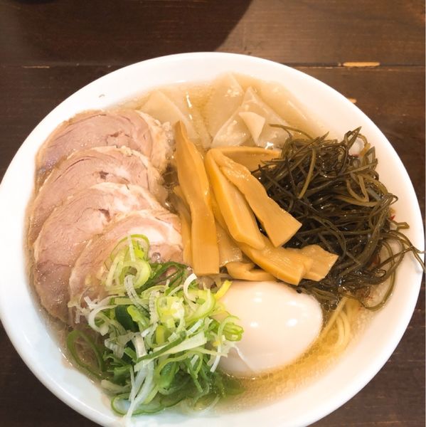 「ちゅら塩らーめん」@武蔵家 沖縄本店の写真