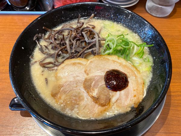 「赤ダレとんこつラーメン ７８０円」@元祖中洲屋台ラーメン 一竜 伊勢崎宮子店の写真