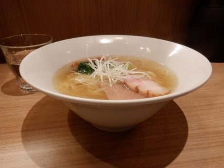 「白醤油支那蕎麦」@支那蕎麦 澤田の写真