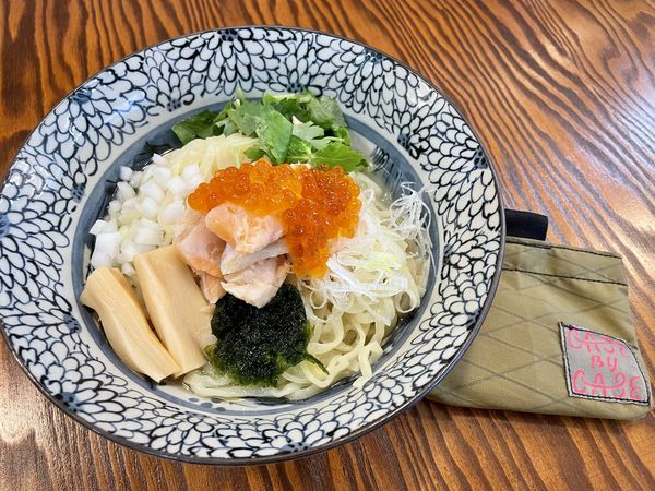 「サーモンとイクラと生のりと山葵の和えそば」@拉麺 イチバノナカの写真