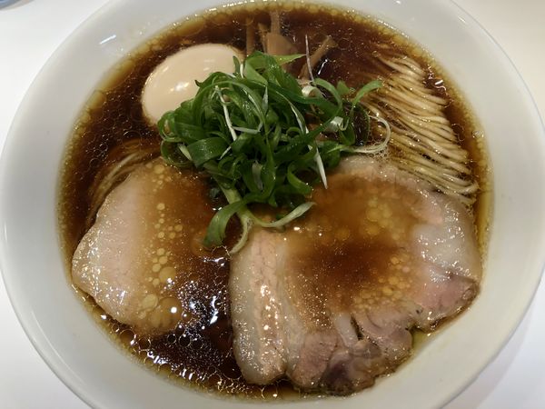 「醤油ラーメン＋味玉アローカナ」@上方レインボーの写真