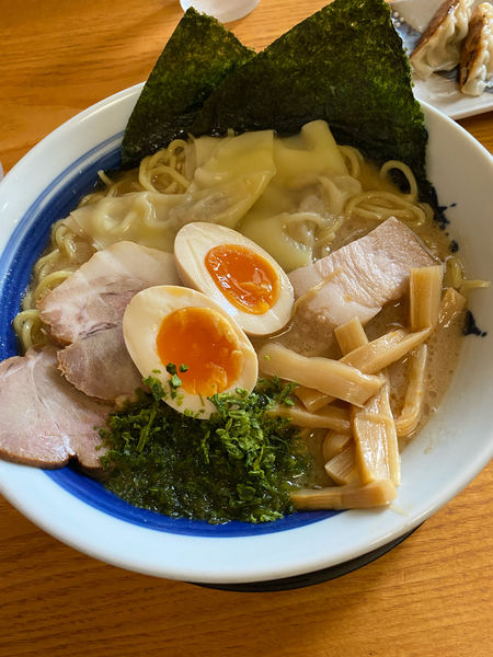 「全部のせ　Wスープ　醤油　中太」@なごみ家 泉店の写真