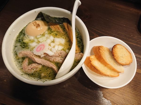 「中華そバジル大盛９６０円＋マイ箸サービス」@鶏の穴の写真