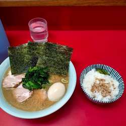 チャーシューメン中盛味玉 固め濃いめ多め＋ライス