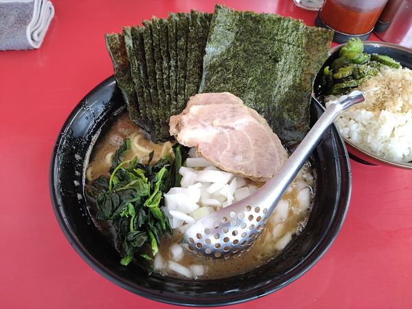 「のり増しラーメン　タマネギ　（並盛）サービスライス」@武蔵家直系 ぼうそう家の写真