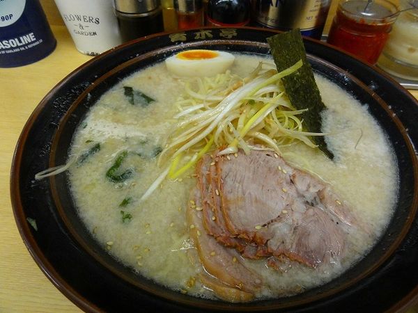 「チャーシュー麺醤油800円麺硬め/脂多め　半ライス」@ラーメン青木亭 越谷店の写真