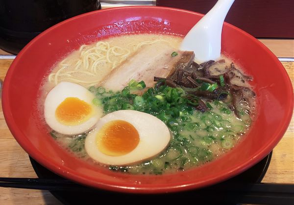 「特製ラーメン+味玉+替え玉✖1」@豚骨らーめん 福の軒 秋葉原店の写真