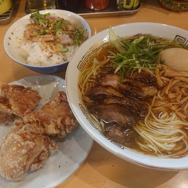 「笠岡ラーメン味玉入り950円、チャーシューごはん150円他」@魂麺の写真