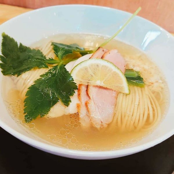 「塩中華蕎麦 750円＋あえ玉(特濃牡蠣醤油)300円」@中華蕎麦 鳴神食堂の写真