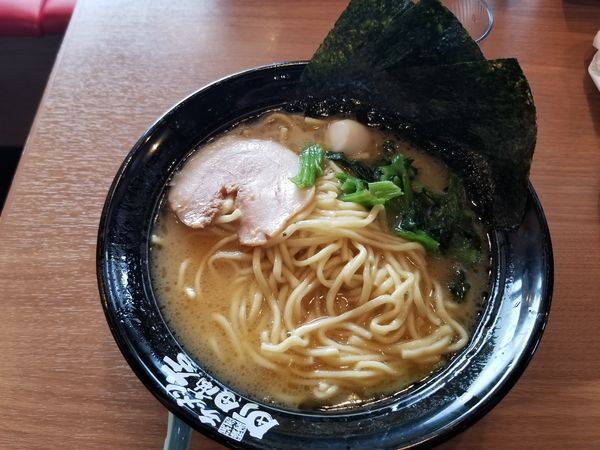「豚骨醤油ラーメン」@町田商店 山際店の写真