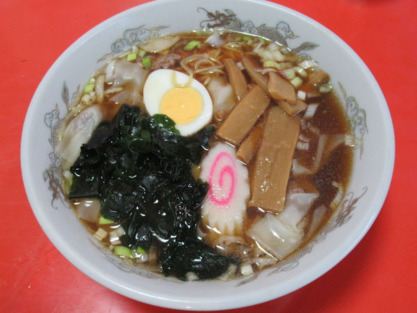 「ワンタンメン（700円）」@まるごの写真