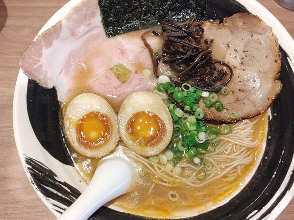 「白＋至福の味玉（半玉）」@博多長浜らーめん よかとの写真