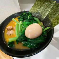 ラーメン並¥750、小松菜¥100、味玉¥100